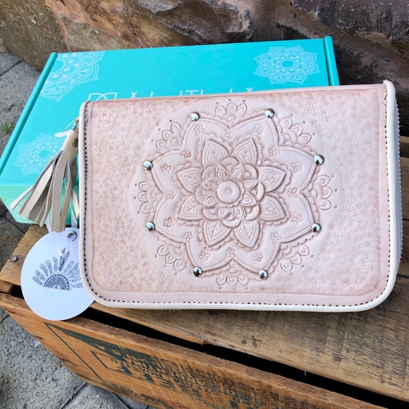 ✨MAHIYA BOHO-GYPSY LEATHER DRIFTER ZIPPER CLUTCH - Picture 2 of 8